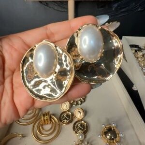 (#33) Gold with faux Pearl 70s earrings
